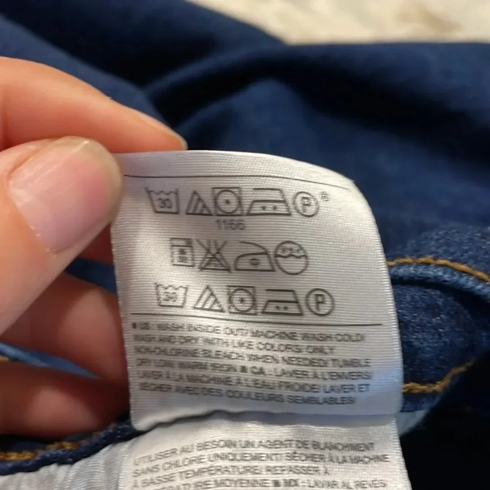 Old Navy Sweet Heart woman’s denim shorts. - Picture 7 of 9